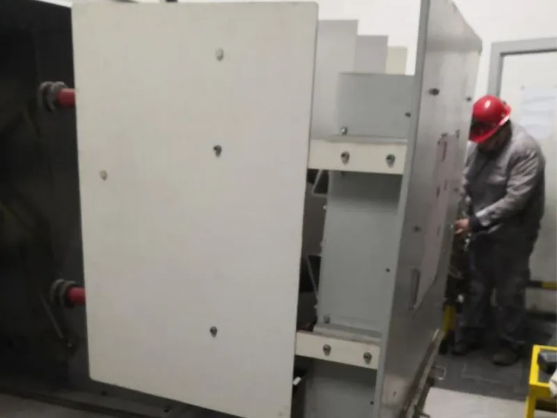 Изображение оригинальной тележки с выключателем Siemens 40,5 кВ